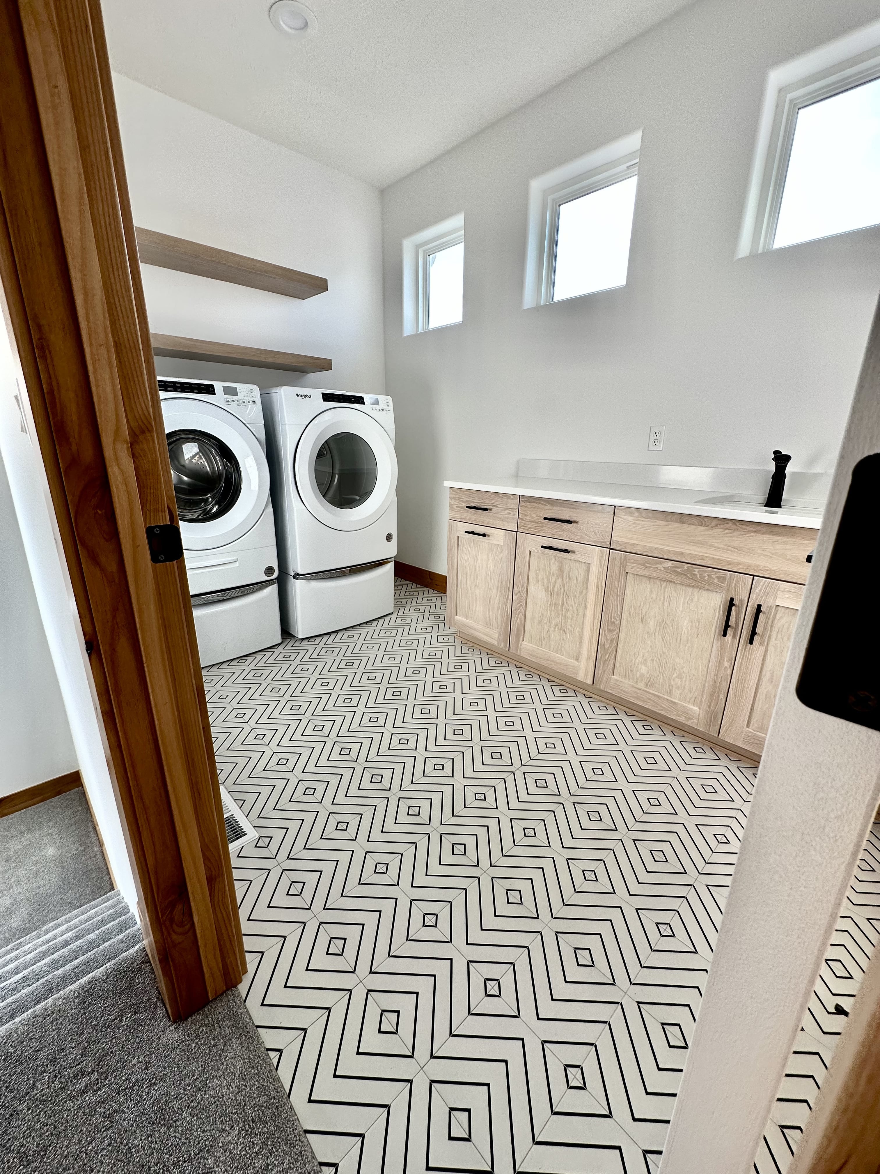 Laundry room tile design | Kelly's Carpet Omaha