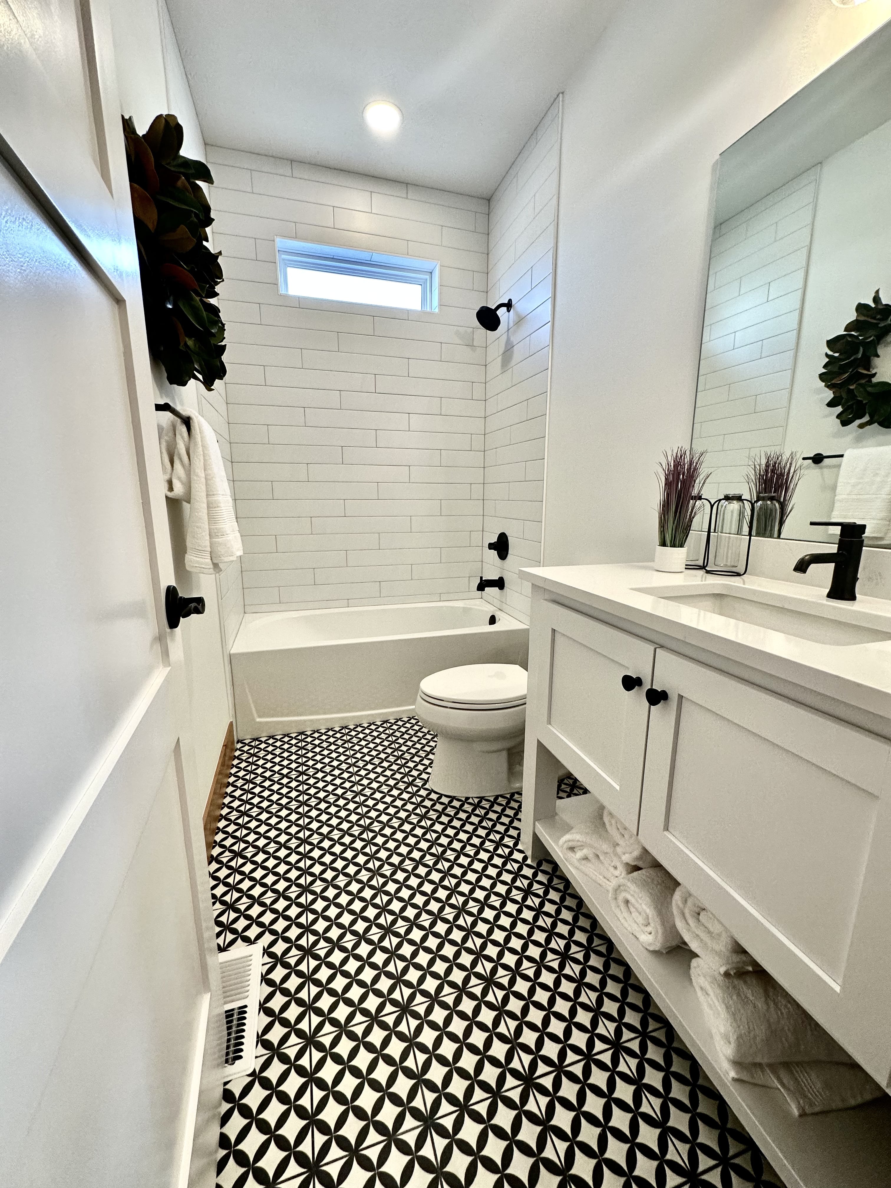 Bathroom tile design | Kelly's Carpet Omaha