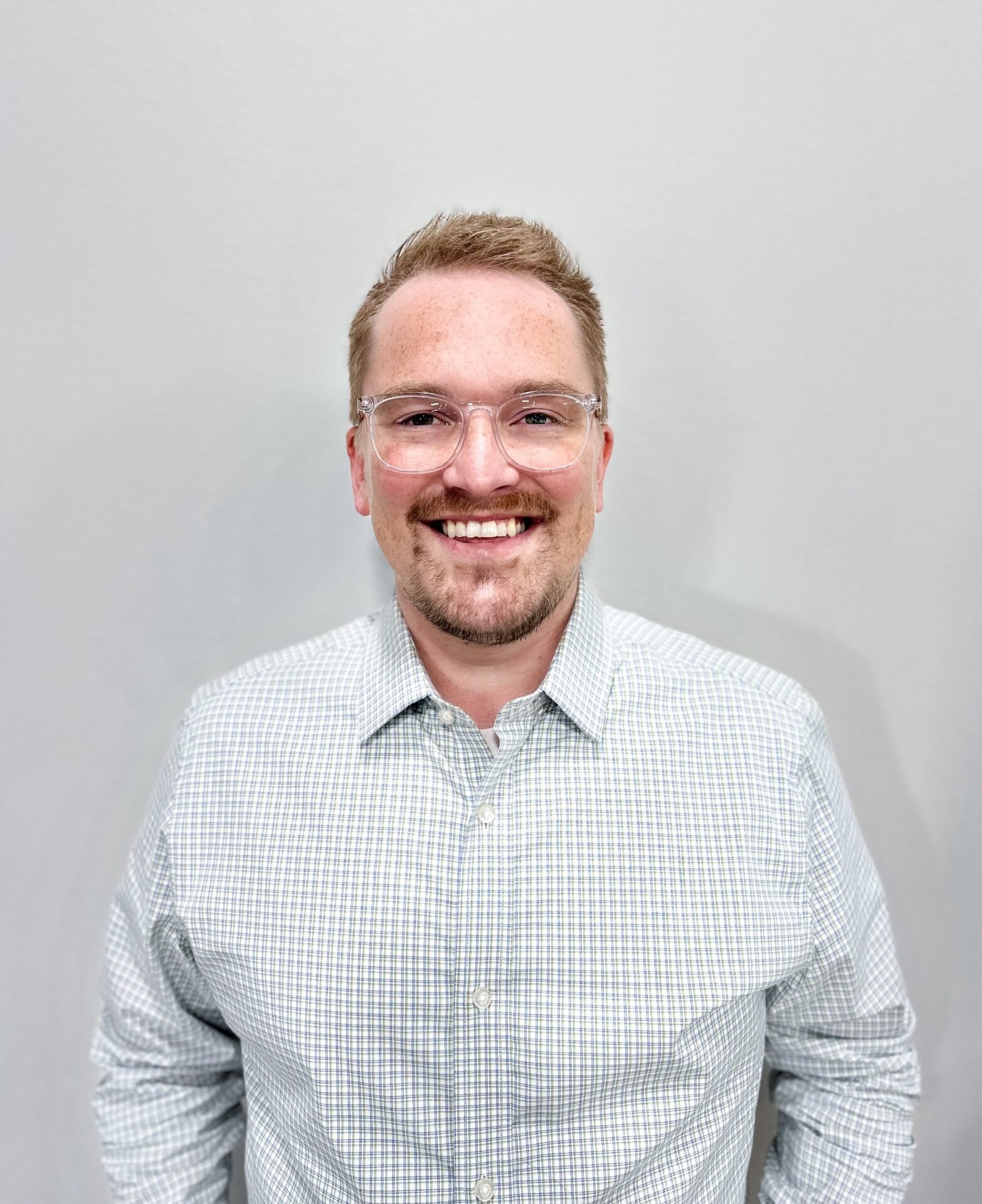 Alex Carlson Headshot